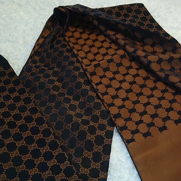 Vintage GUCCI 💯 Pure silk AUTH monogram scarf and a dust bag. - Picture 9 of 15